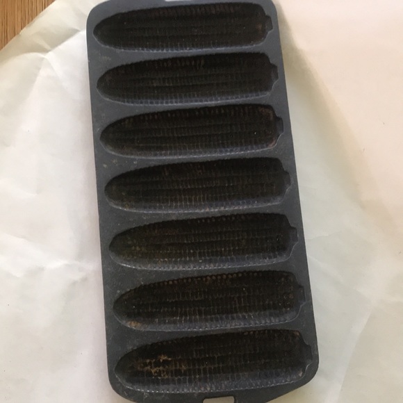 Cast Iron Cornbread Baker - Picture 2 of 5